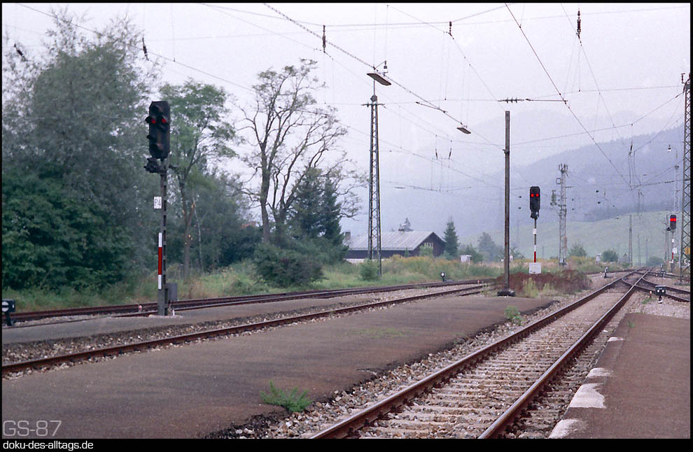 Strecken und Bahnhöfe